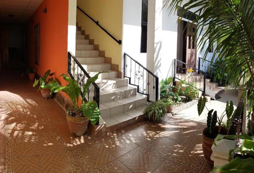 پانسیون Hostal Casa Vieja