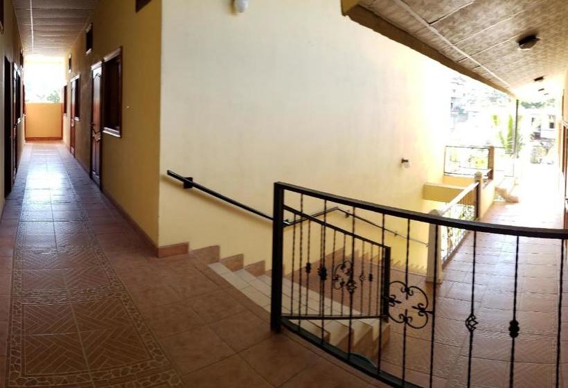 پانسیون Hostal Casa Vieja