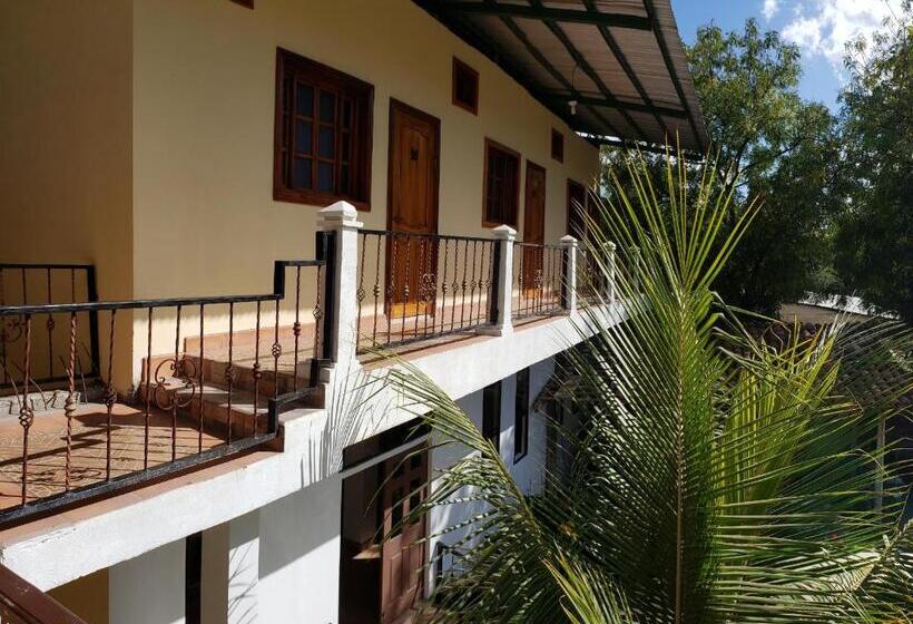 پانسیون Hostal Casa Vieja