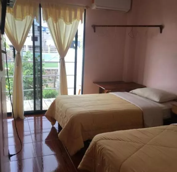 ペンション Hostal Nathaly