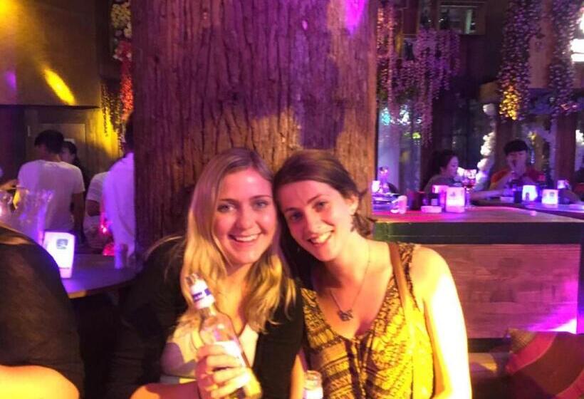 פנסיון October Inn