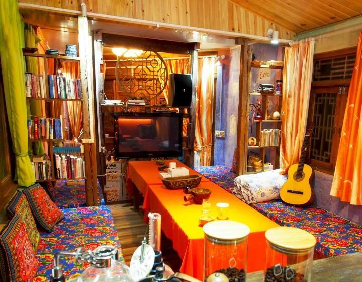 פנסיון October Inn