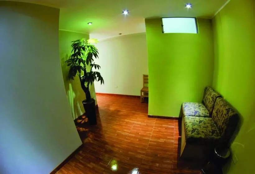 پانسیون Takora Inn