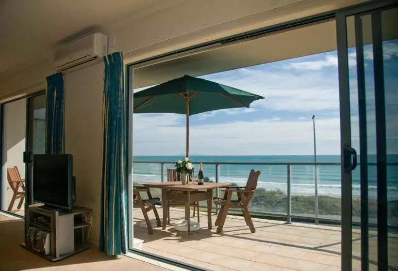 The Reef Beachfront Apartments