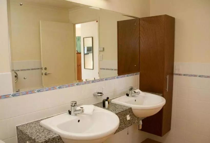 The Reef Beachfront Apartments