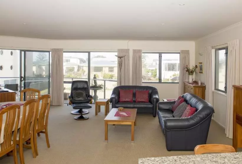 The Reef Beachfront Apartments