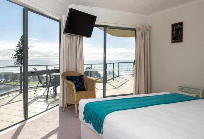 The Reef Beachfront Apartments