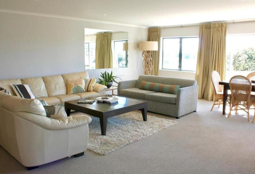 The Reef Beachfront Apartments