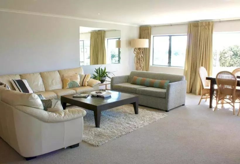 The Reef Beachfront Apartments