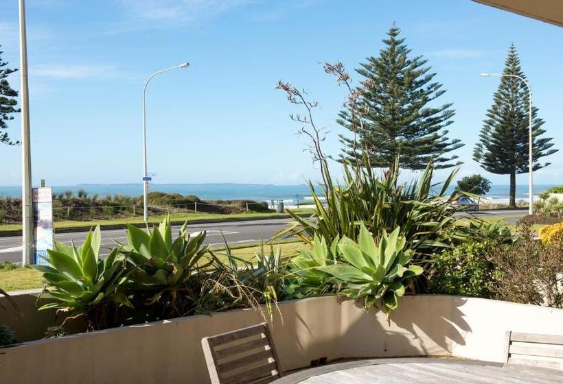 The Reef Beachfront Apartments