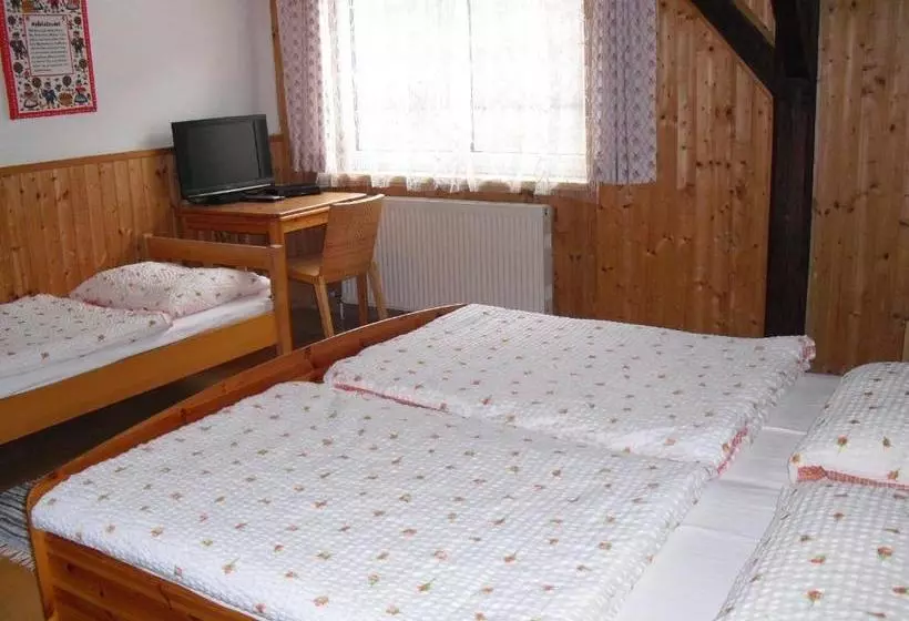 Retkeilymaja Gasthof Zum Heiligen Nikolaus