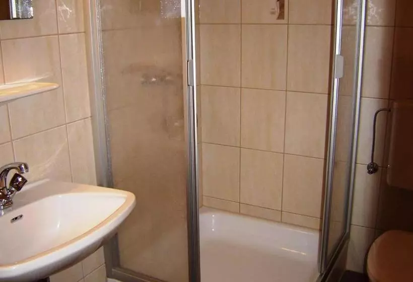 Retkeilymaja Gasthof Zum Heiligen Nikolaus