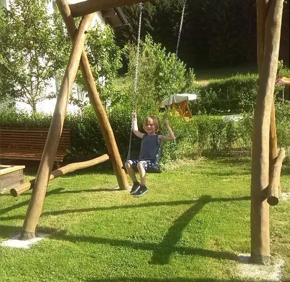 Retkeilymaja Gasthof Zum Heiligen Nikolaus