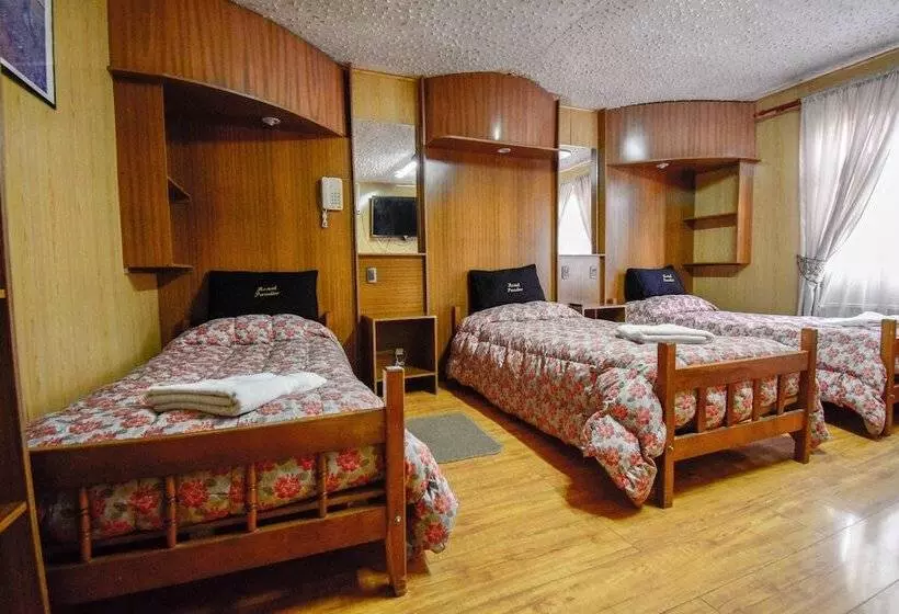 ユースホステル Hostal Parediso