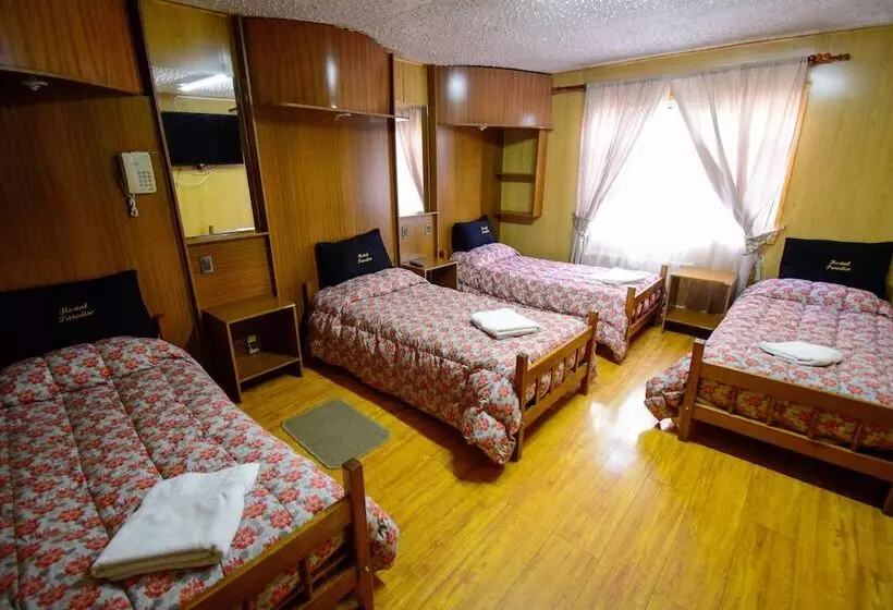ユースホステル Hostal Parediso