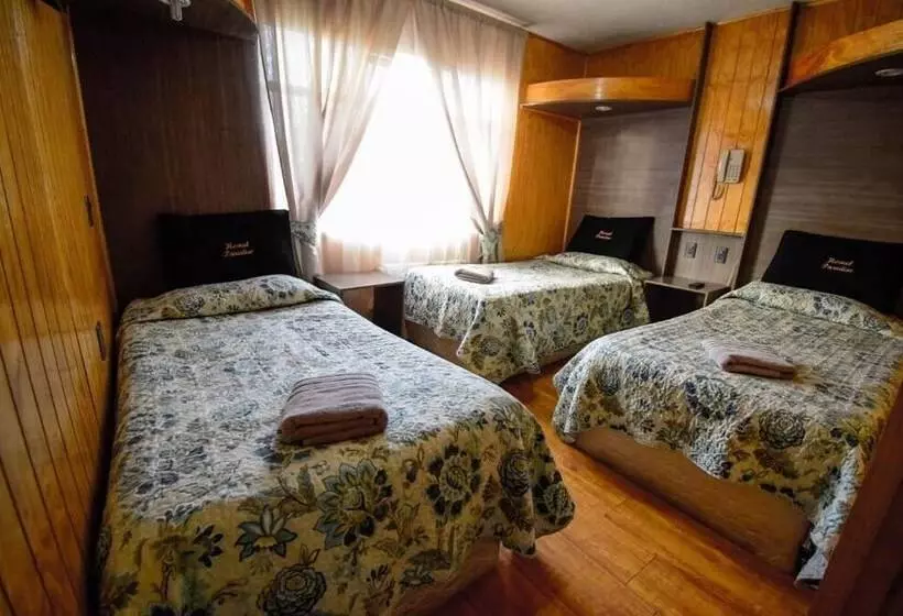 ユースホステル Hostal Parediso