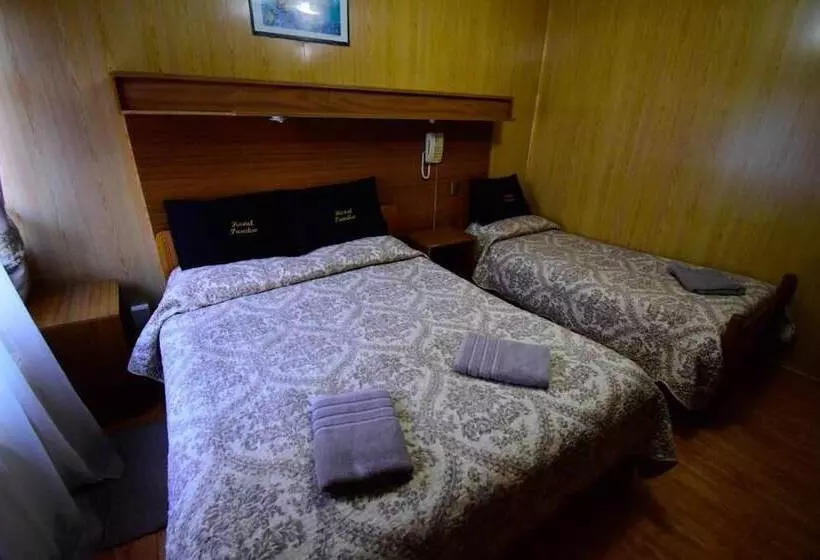 ユースホステル Hostal Parediso