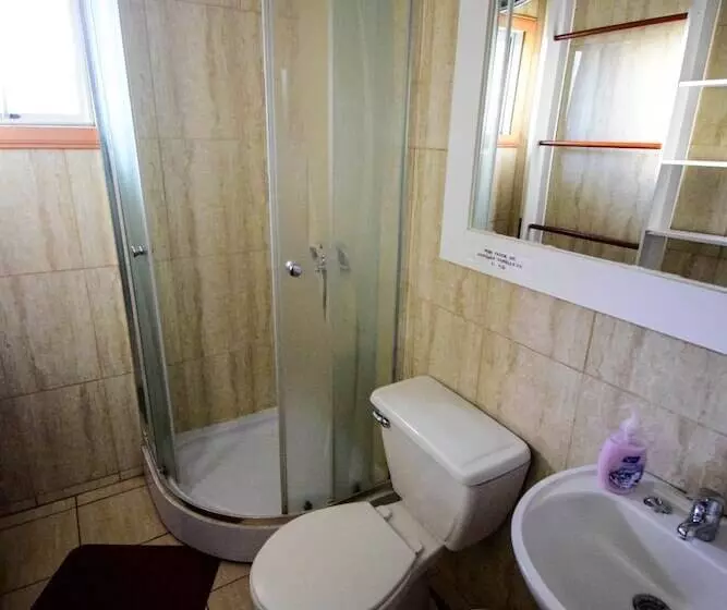 ユースホステル Hostal Parediso