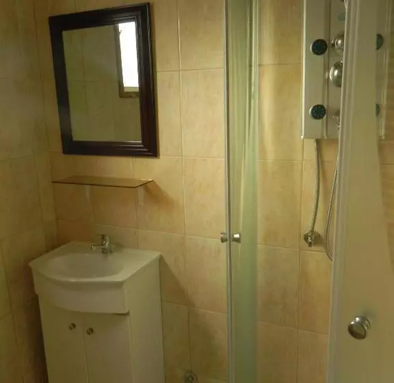 ユースホステル Hostal Parediso