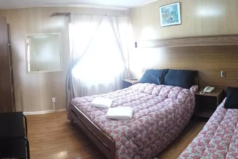 ユースホステル Hostal Parediso
