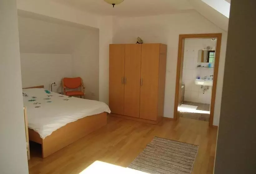 پانسیون Lipizzaner Lodge Guest House