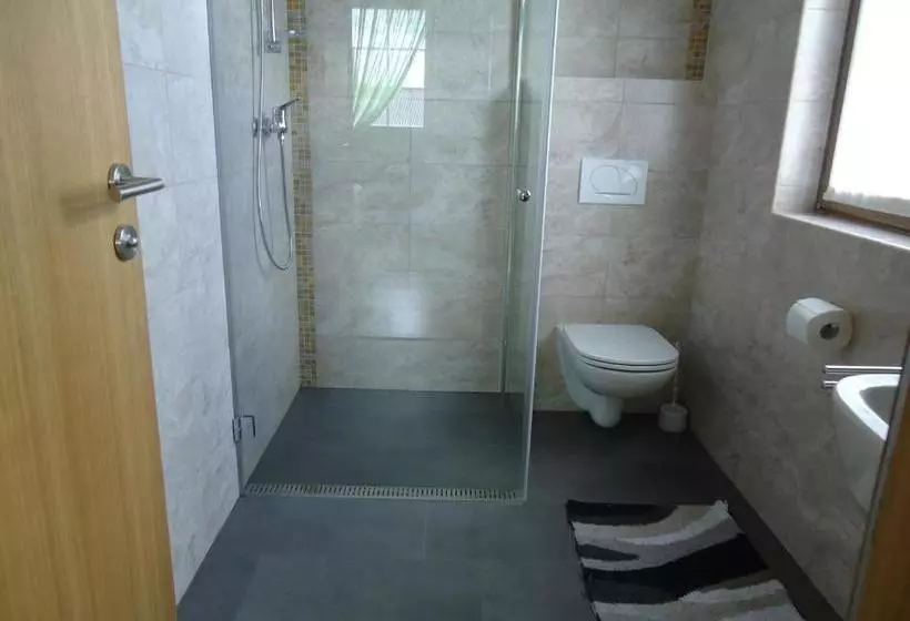 پانسیون Lipizzaner Lodge Guest House