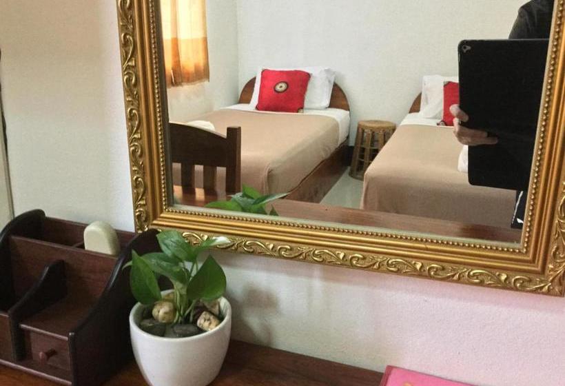 پانسیون A Tee Guesthouse