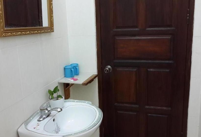 پانسیون A Tee Guesthouse