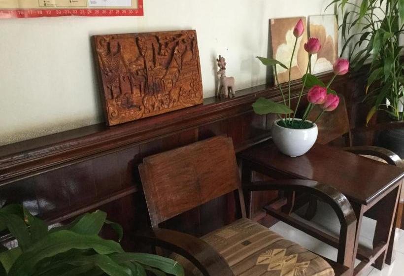 پانسیون A Tee Guesthouse