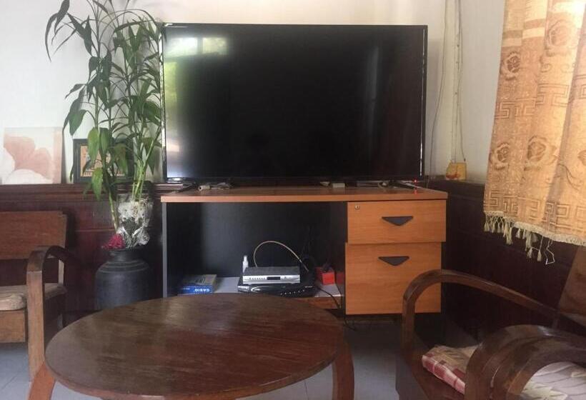 پانسیون A Tee Guesthouse