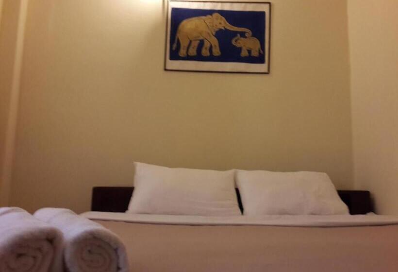 پانسیون A Tee Guesthouse