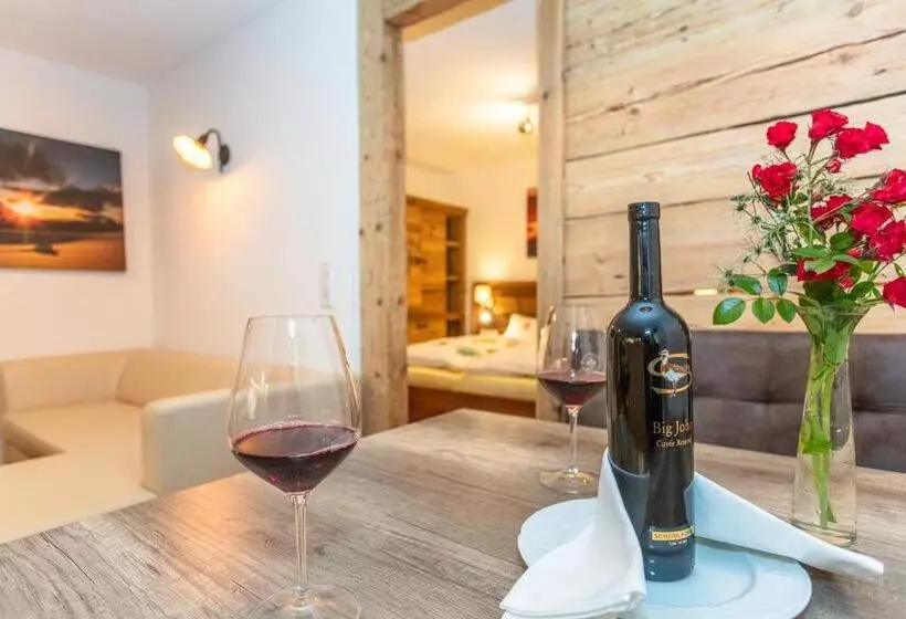 ペンション Gasthof St. Adolari