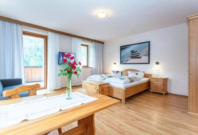 ペンション Gasthof St. Adolari