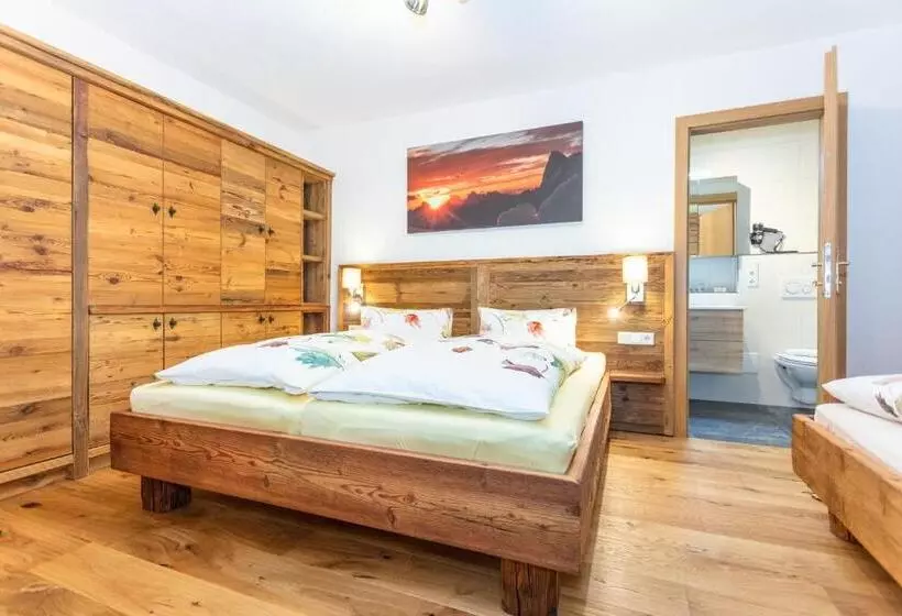 ペンション Gasthof St. Adolari