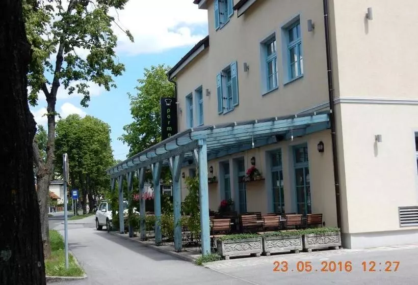 پانسیون Rooms & Apartments Parma