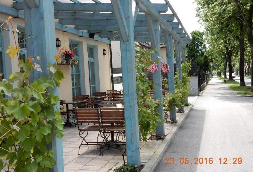 پانسیون Rooms & Apartments Parma