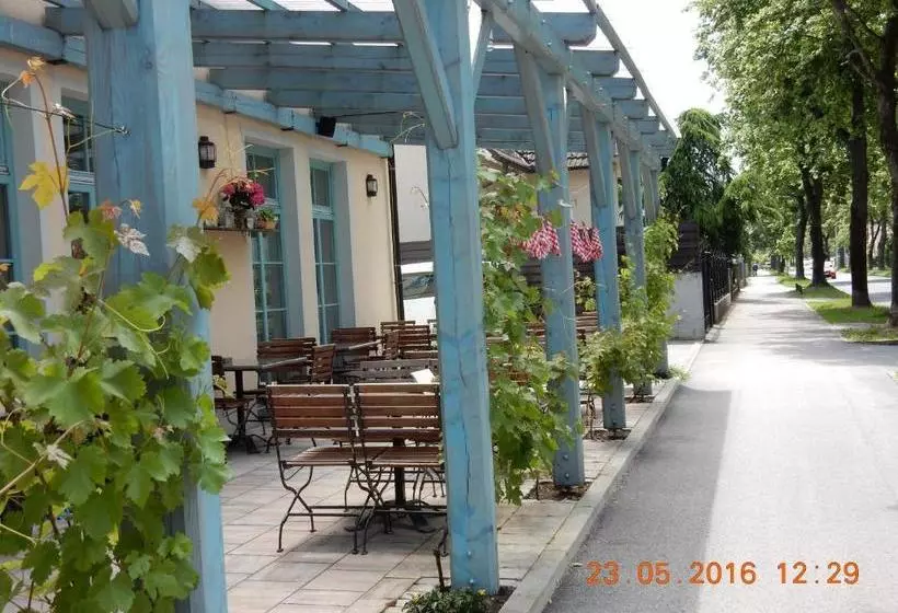 پانسیون Rooms & Apartments Parma