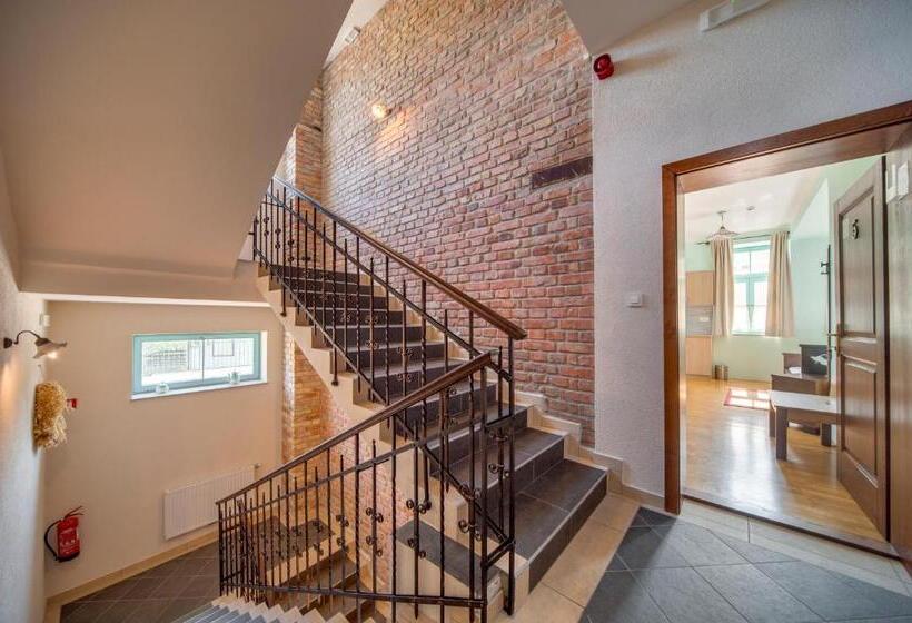 پانسیون Rooms & Apartments Parma