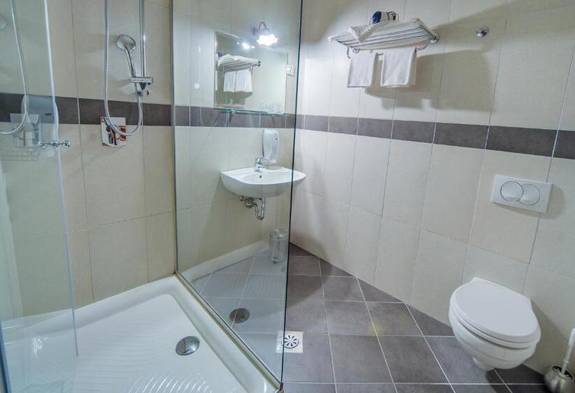 پانسیون Rooms & Apartments Parma