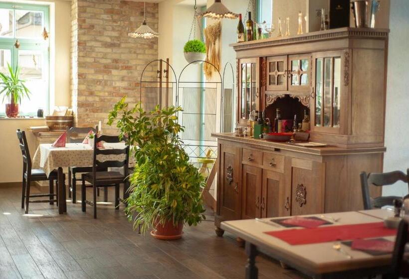 پانسیون Rooms & Apartments Parma