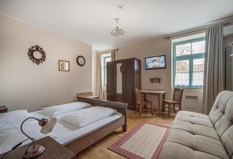 پانسیون Rooms & Apartments Parma