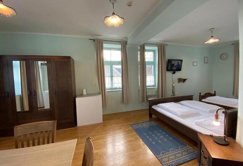 پانسیون Rooms & Apartments Parma