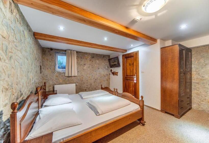 پانسیون Rooms & Apartments Parma