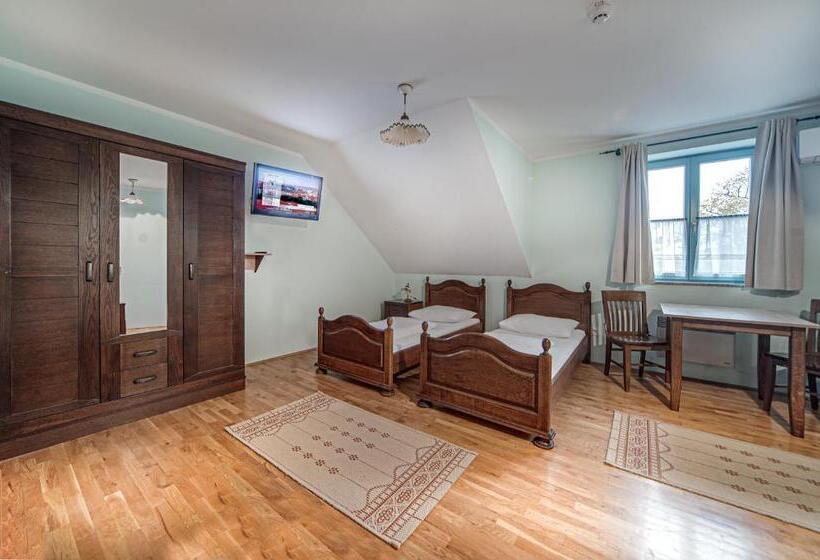 پانسیون Rooms & Apartments Parma