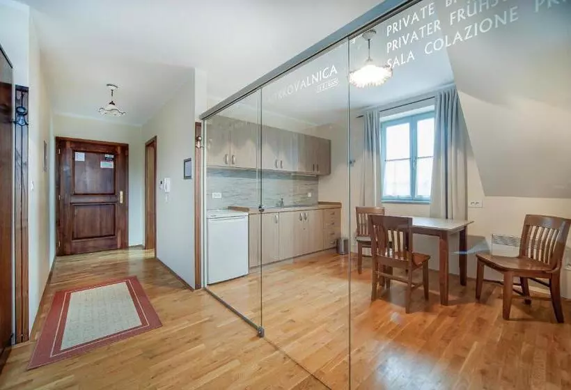 پانسیون Rooms & Apartments Parma