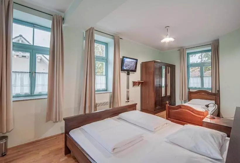 پانسیون Rooms & Apartments Parma