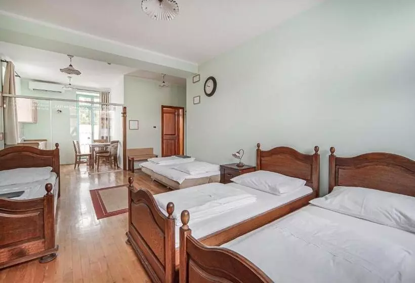 پانسیون Rooms & Apartments Parma