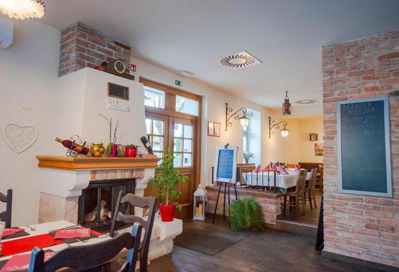 پانسیون Rooms & Apartments Parma