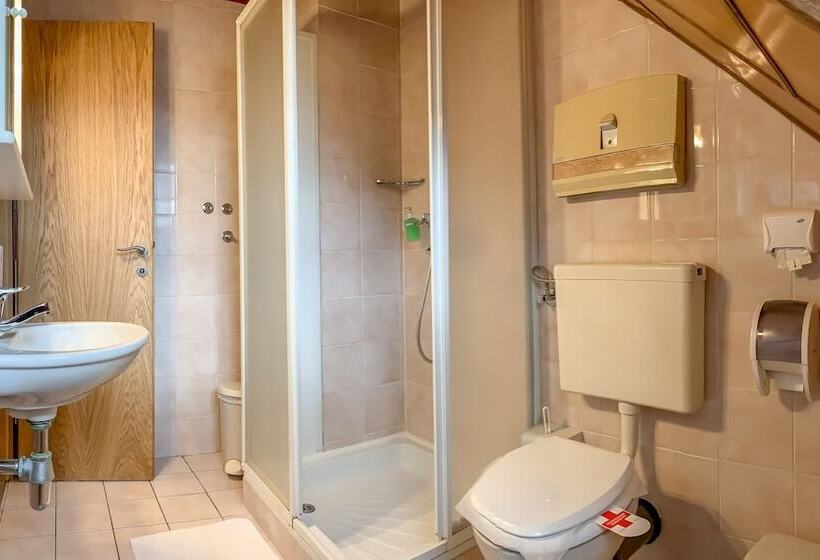 پانسیون Guest House Pri Cesarju