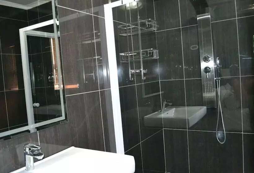 Majatalo Lala Dene Lodge